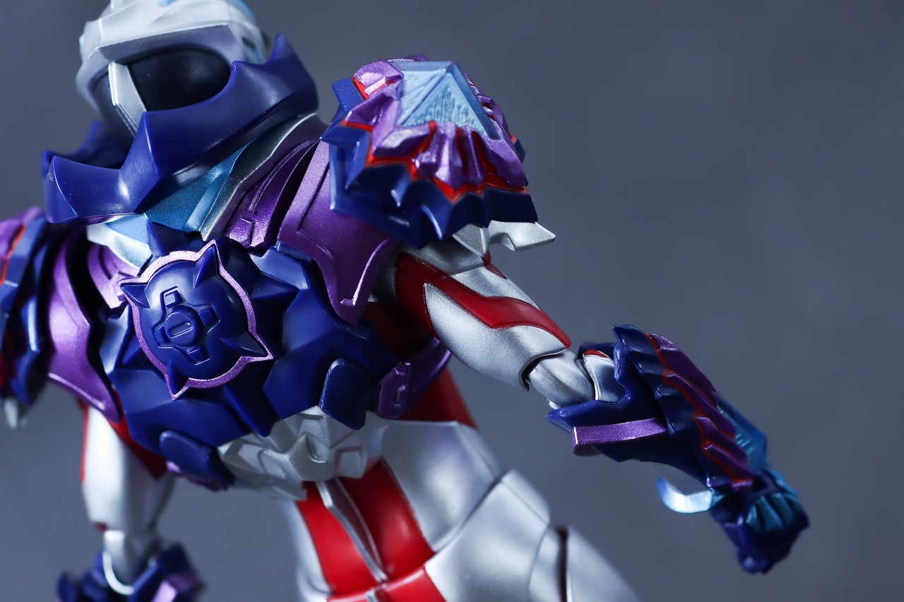 S.H.フィギュアーツ　ギャラクシーアーマー（ウルトラマンアーク）　レビュー　本体
