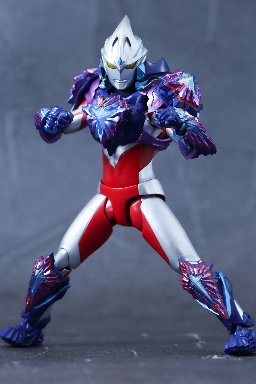 S.H.フィギュアーツ　ギャラクシーアーマー（ウルトラマンアーク）　レビュー　本体
