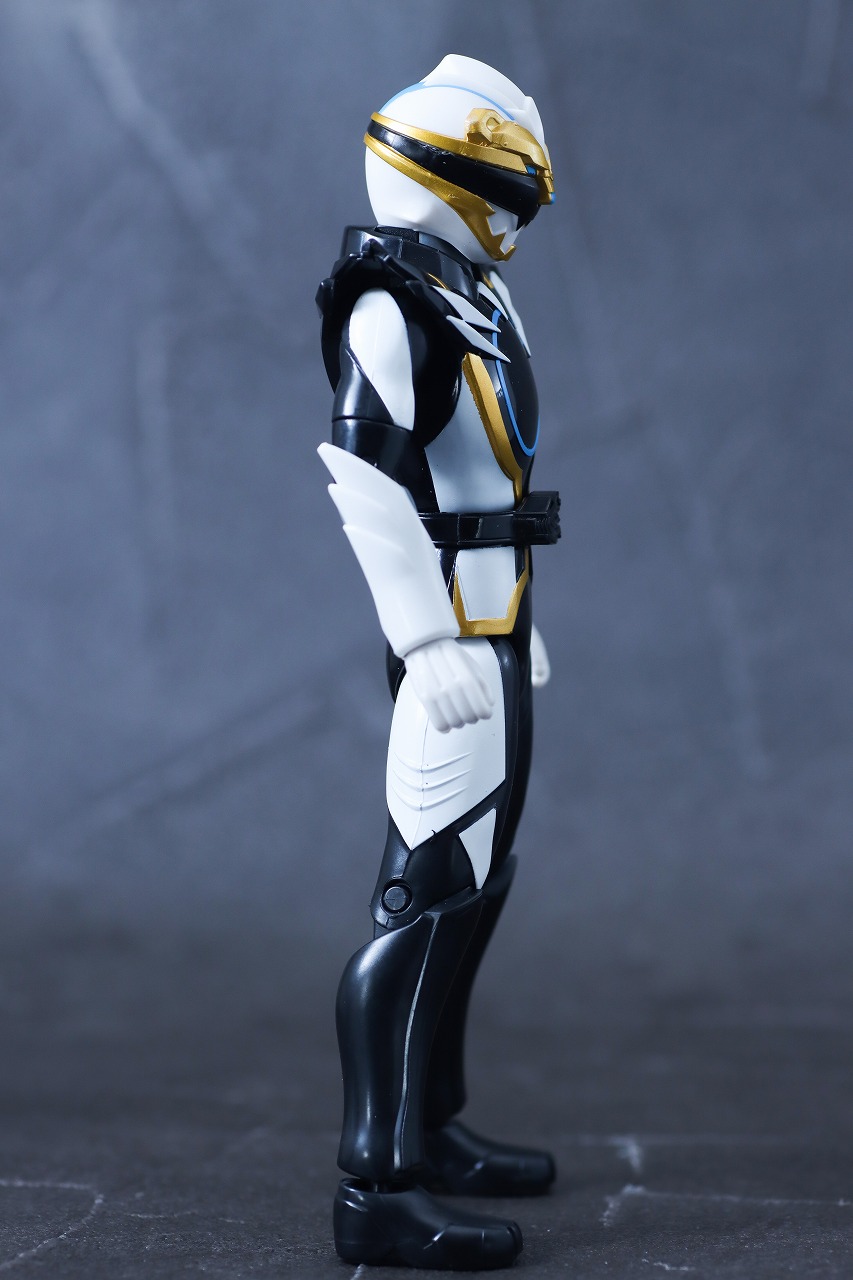 アクションヒーロー　ゴジュウポーラー　レビュー　本体