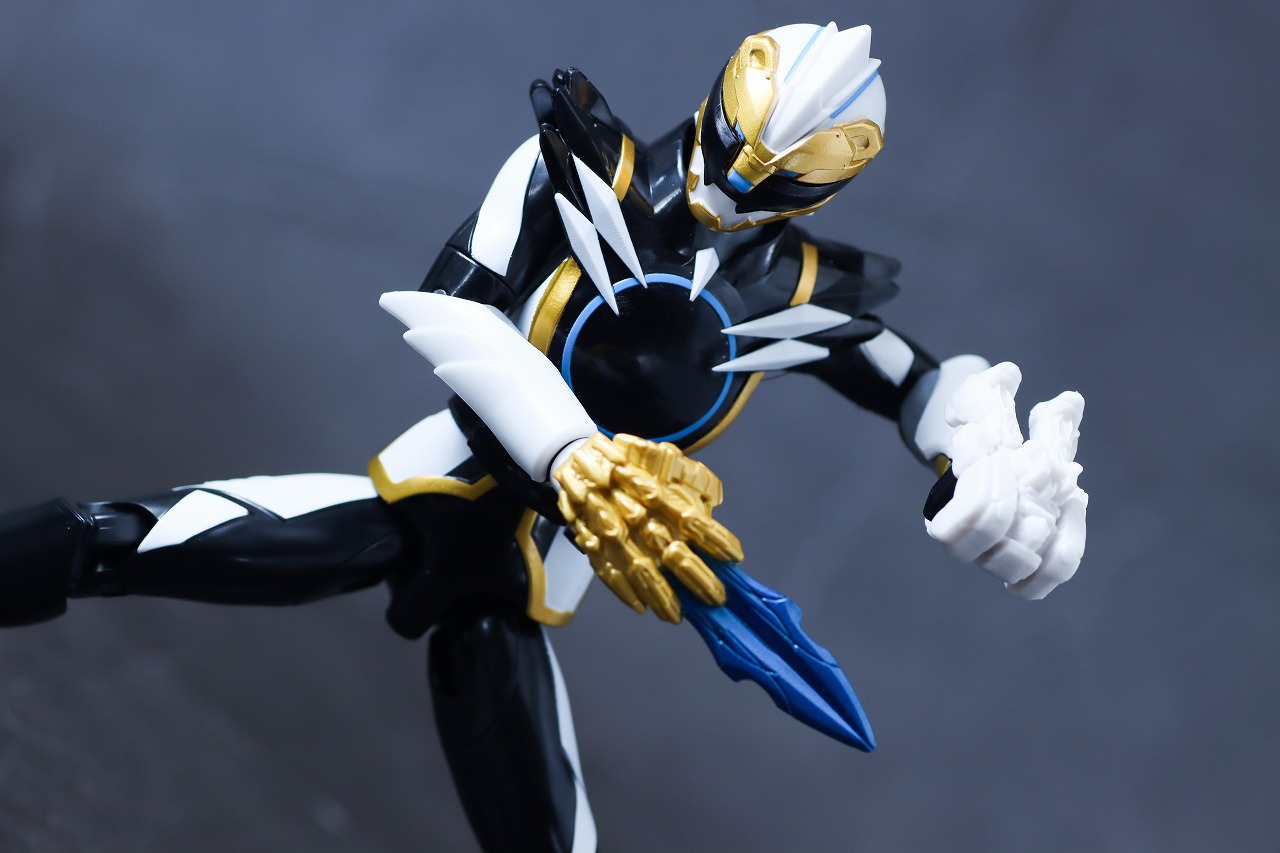 アクションヒーロー　ゴジュウポーラー　レビュー　アクション　ゴジュウウルフ