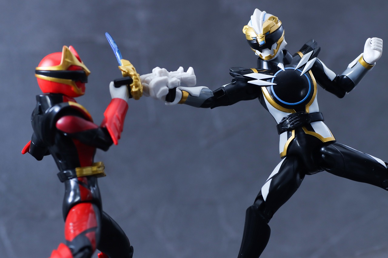 アクションヒーロー　ゴジュウポーラー　レビュー　アクション　ゴジュウウルフ