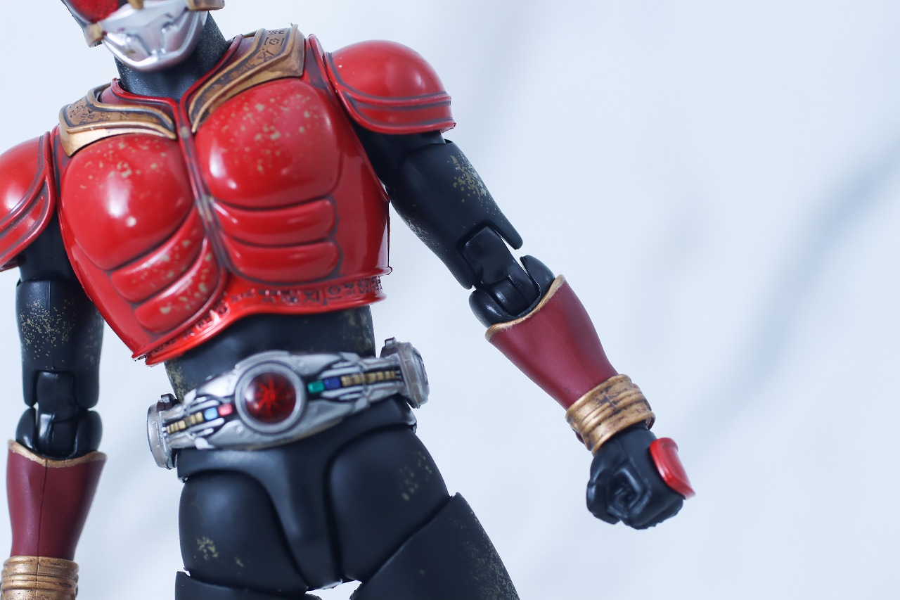 S.H.フィギュアーツ 真骨彫製法　超古代戦士クウガ　レビュー　本体