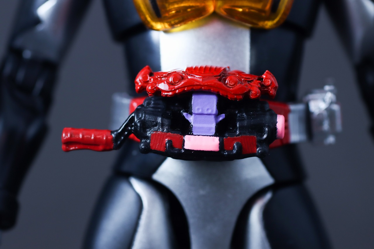 アクションフィギュア　仮面ライダーガヴ ポッピングミフォーム　レビュー　本体