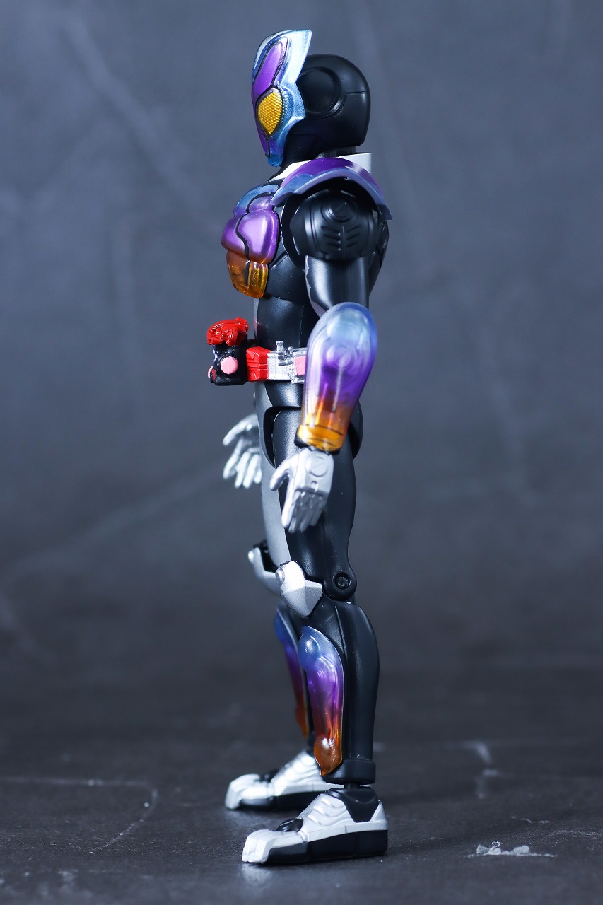 アクションフィギュア　仮面ライダーガヴ ポッピングミフォーム　レビュー　本体