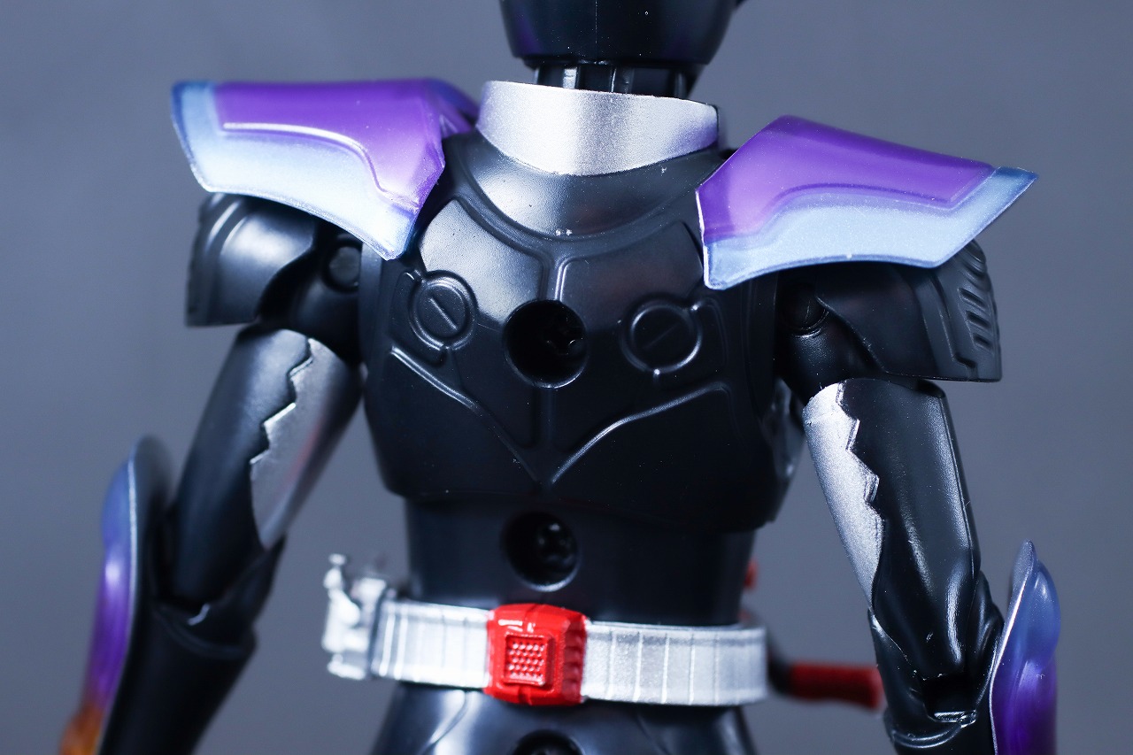 アクションフィギュア　仮面ライダーガヴ ポッピングミフォーム　レビュー　本体