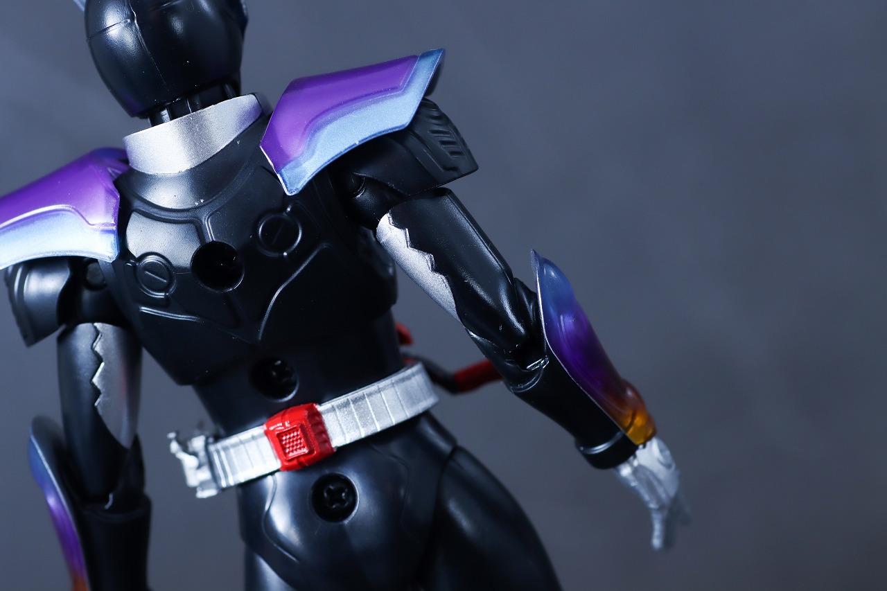 アクションフィギュア　仮面ライダーガヴ ポッピングミフォーム　レビュー　本体