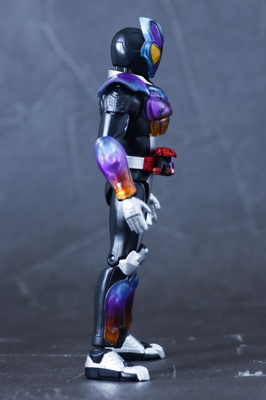 アクションフィギュア　仮面ライダーガヴ ポッピングミフォーム　レビュー　本体