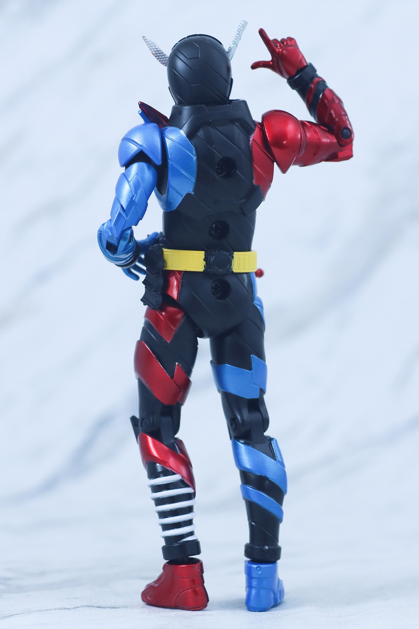 アクションフィギュア　仮面ライダービルド　ラビットタンクフォーム　レビュー　本体