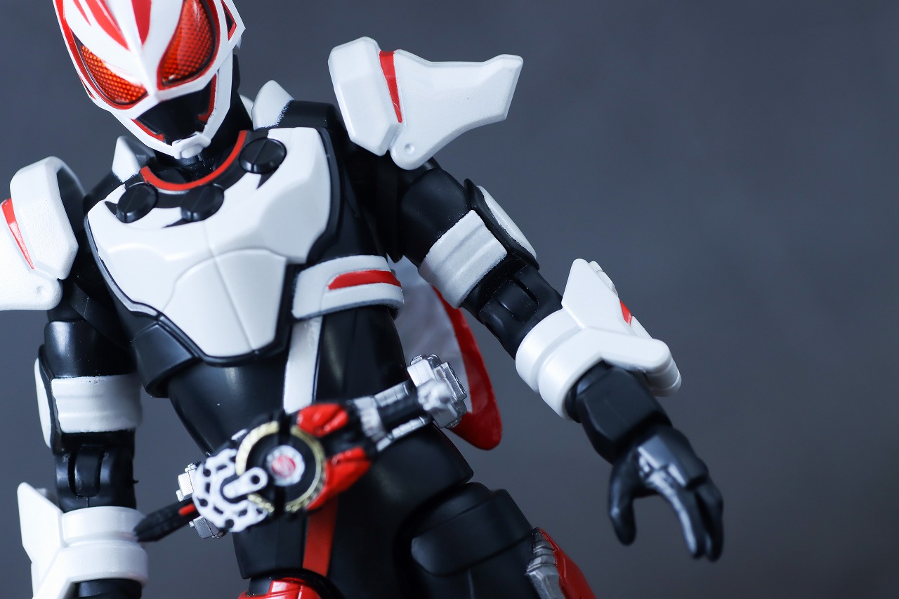 アクションフィギュア　仮面ライダーギーツ　マグナムブーストフォーム　レビュー　本体