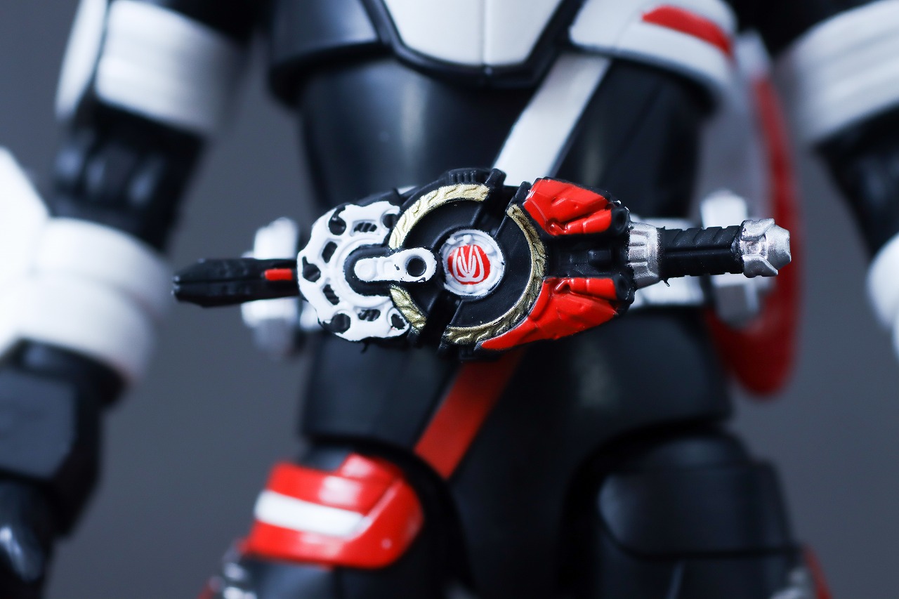 アクションフィギュア　仮面ライダーギーツ　マグナムブーストフォーム　レビュー　本体