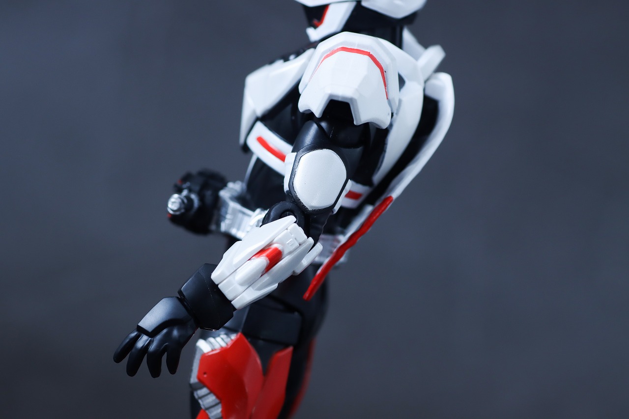 アクションフィギュア　仮面ライダーギーツ　マグナムブーストフォーム　レビュー　本体