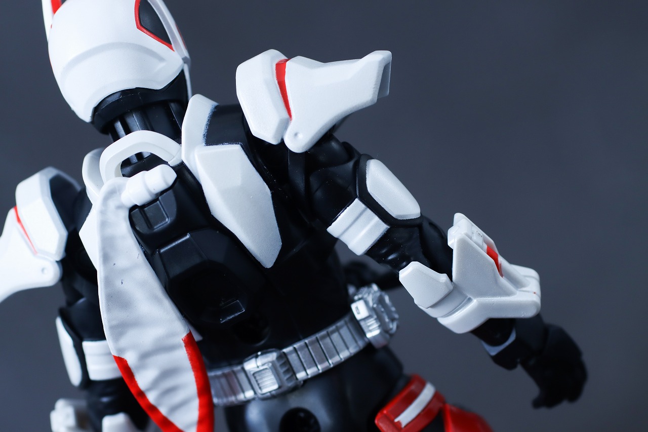 アクションフィギュア　仮面ライダーギーツ　マグナムブーストフォーム　レビュー　本体