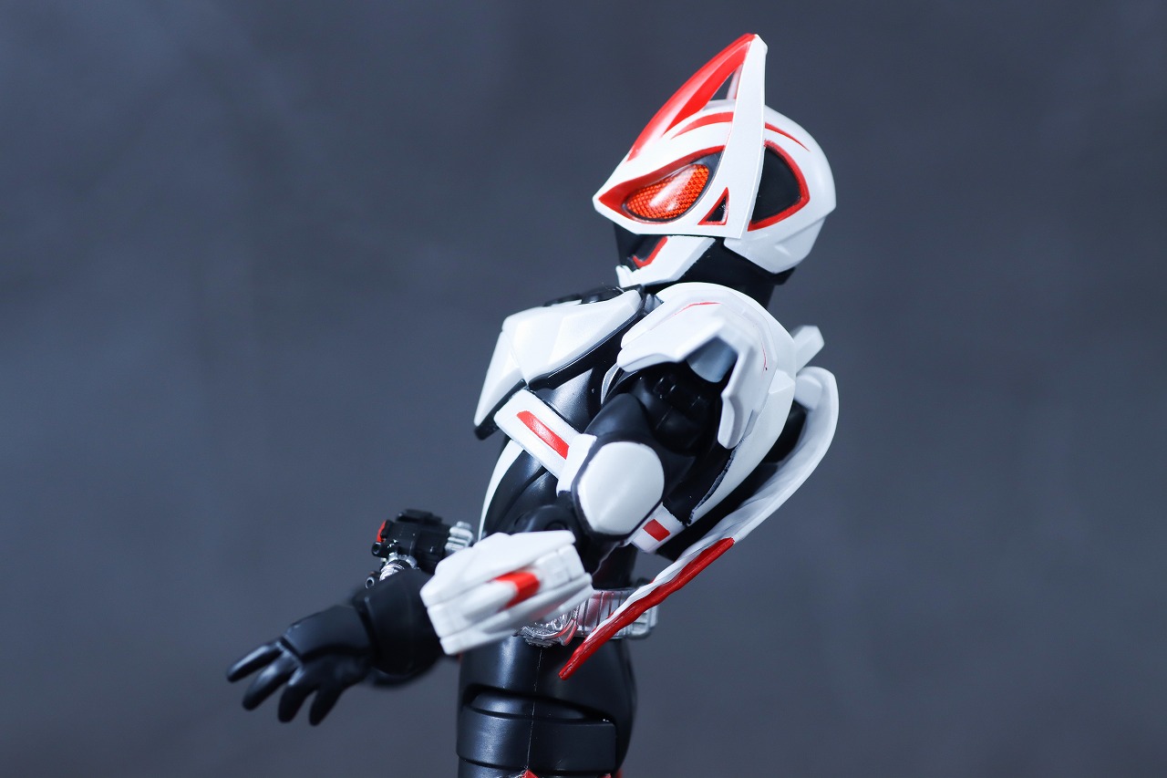 アクションフィギュア　仮面ライダーギーツ　マグナムブーストフォーム　レビュー　可動範囲