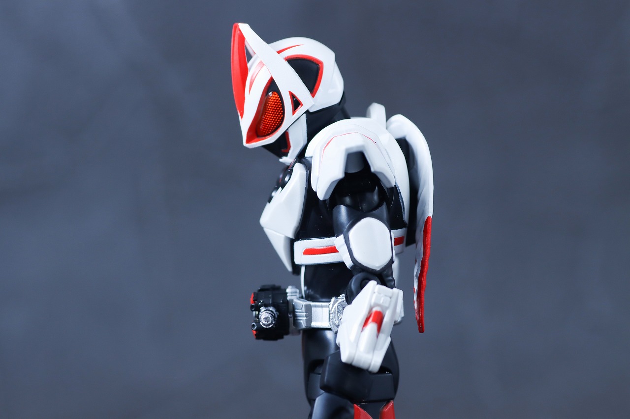アクションフィギュア　仮面ライダーギーツ　マグナムブーストフォーム　レビュー　可動範囲