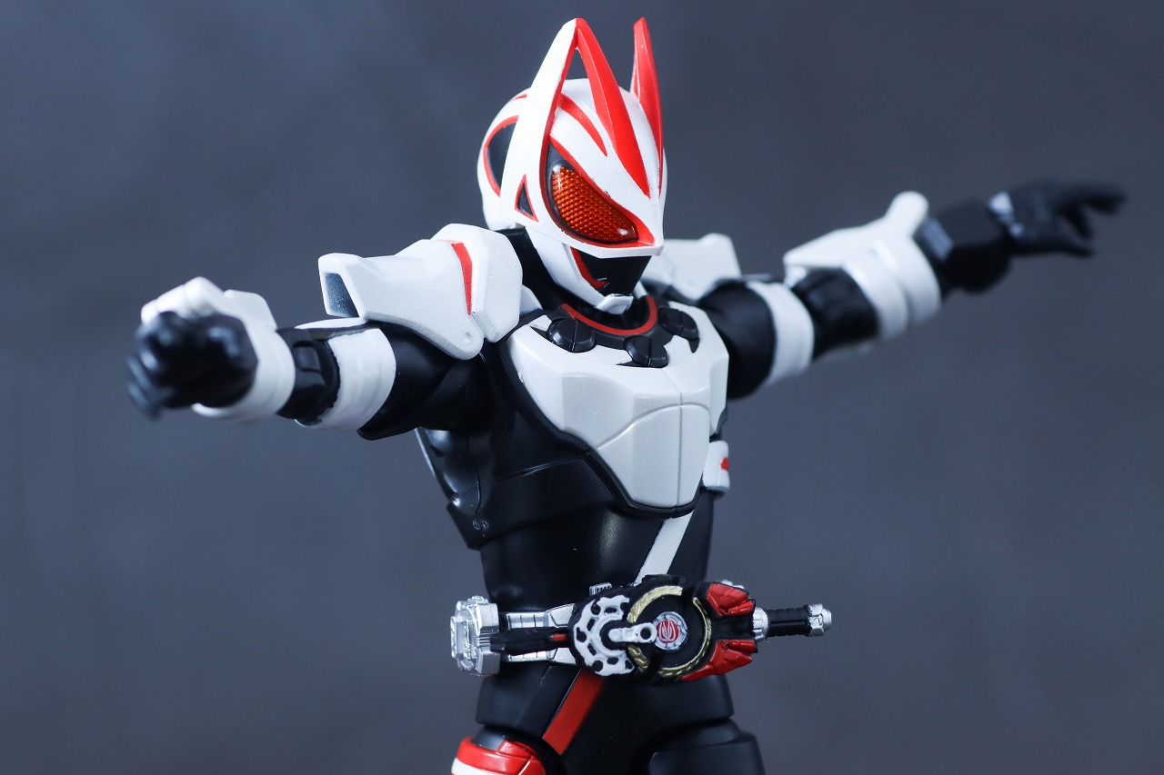 アクションフィギュア　仮面ライダーギーツ　マグナムブーストフォーム　レビュー　可動範囲