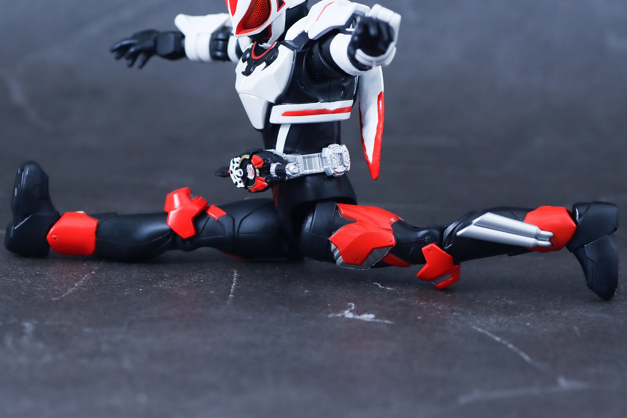 アクションフィギュア　仮面ライダーギーツ　マグナムブーストフォーム　レビュー　可動範囲