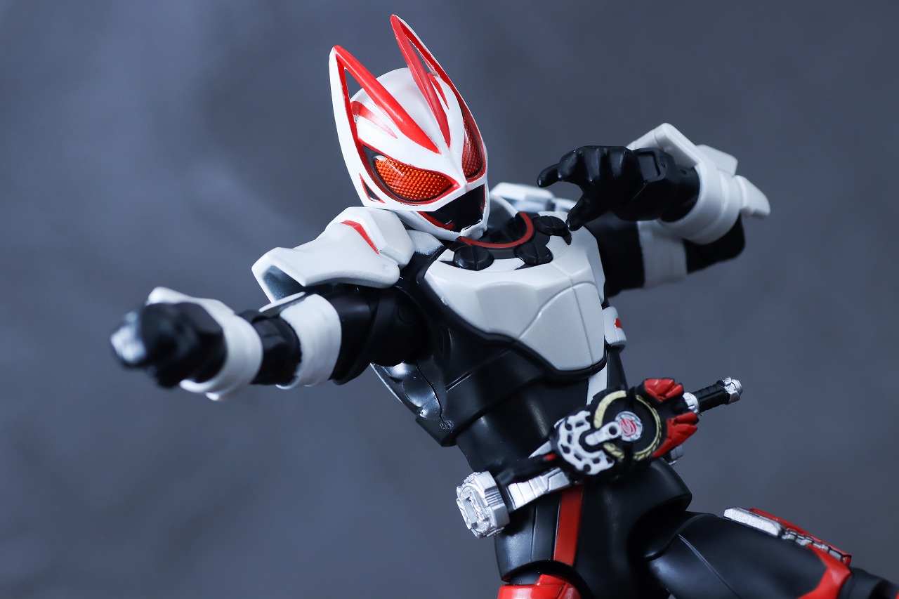 アクションフィギュア　仮面ライダーギーツ　マグナムブーストフォーム　レビュー　アクション
