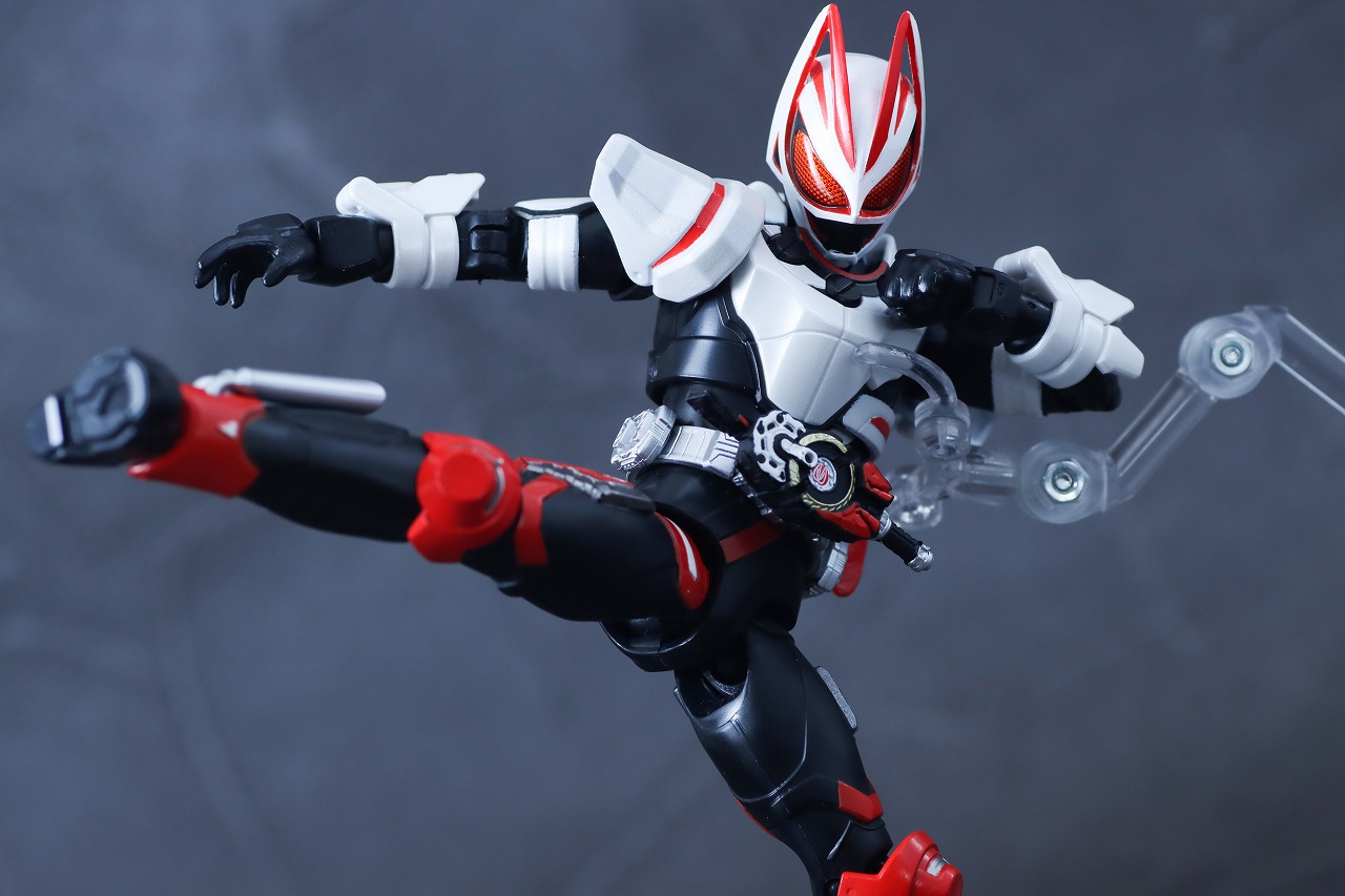 アクションフィギュア　仮面ライダーギーツ　マグナムブーストフォーム　レビュー　アクション