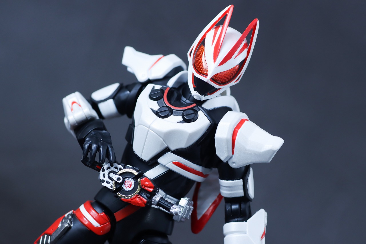 アクションフィギュア　仮面ライダーギーツ　マグナムブーストフォーム　レビュー　アクション