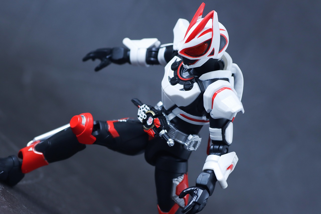アクションフィギュア　仮面ライダーギーツ　マグナムブーストフォーム　レビュー　アクション