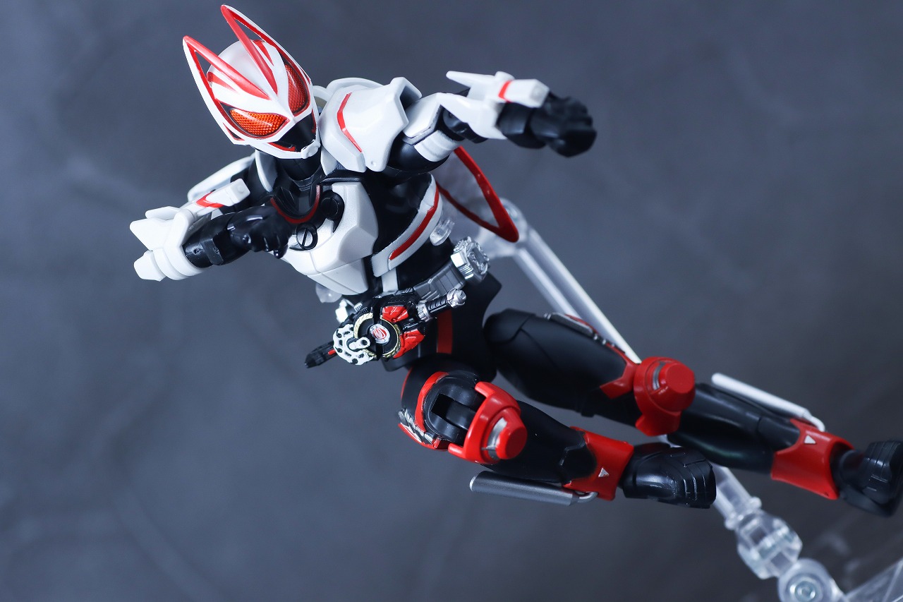 アクションフィギュア　仮面ライダーギーツ　マグナムブーストフォーム　レビュー　アクション