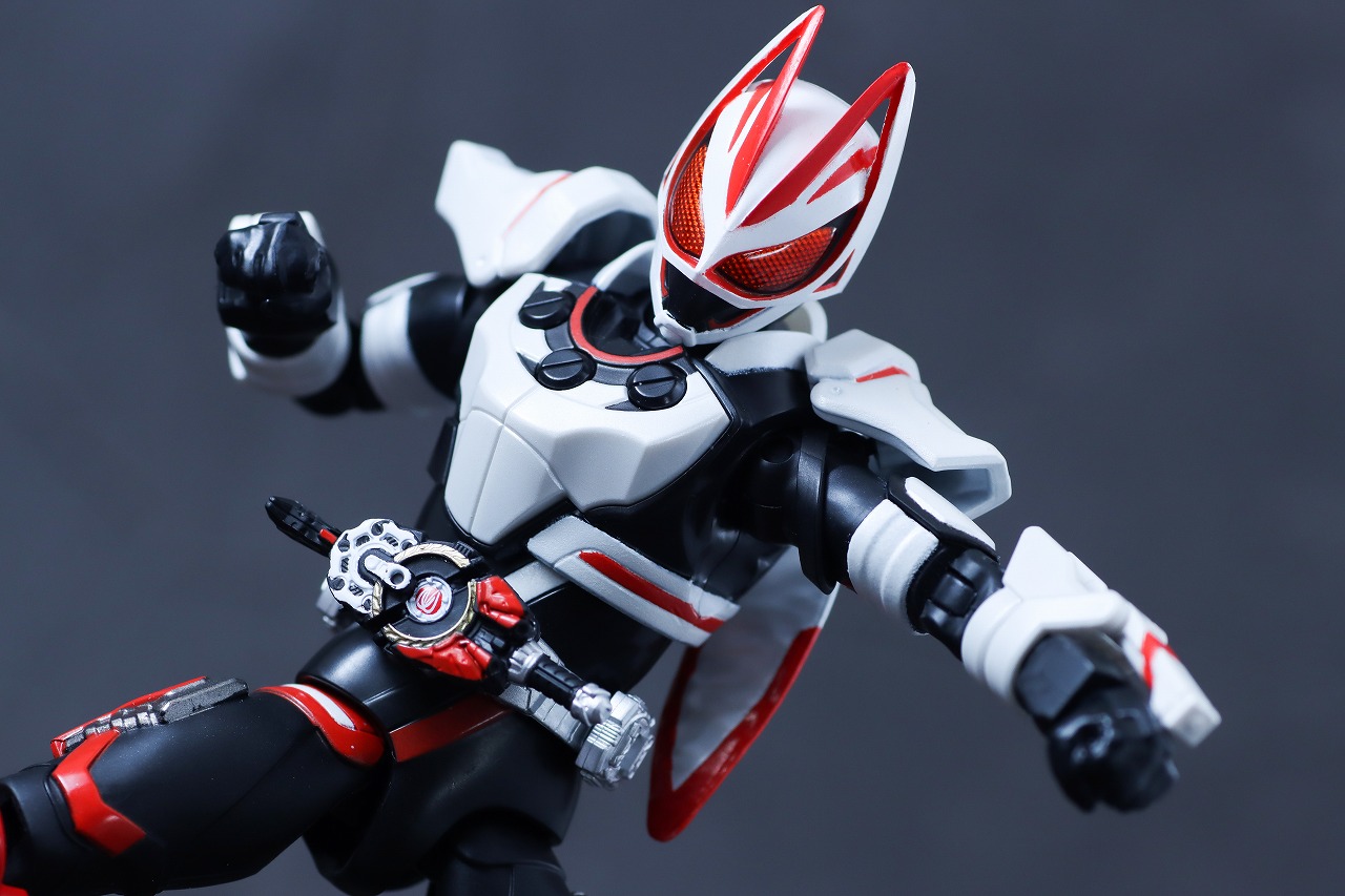 アクションフィギュア　仮面ライダーギーツ　マグナムブーストフォーム　レビュー　アクション