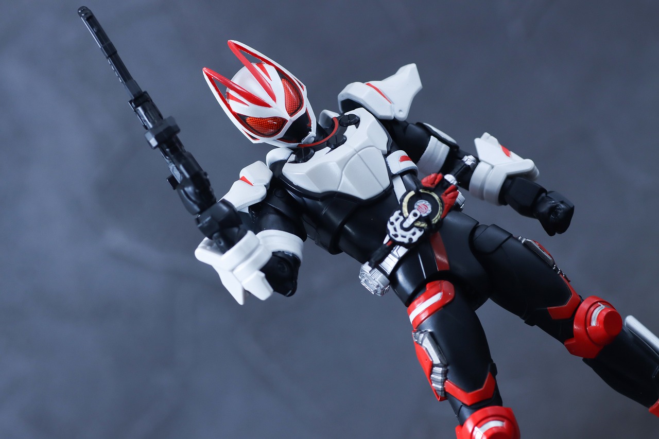 アクションフィギュア　仮面ライダーギーツ　マグナムブーストフォーム　レビュー　アクション
