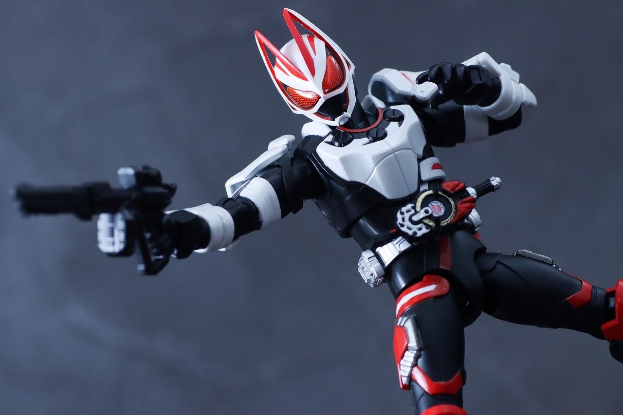 アクションフィギュア　仮面ライダーギーツ　マグナムブーストフォーム　レビュー　アクション