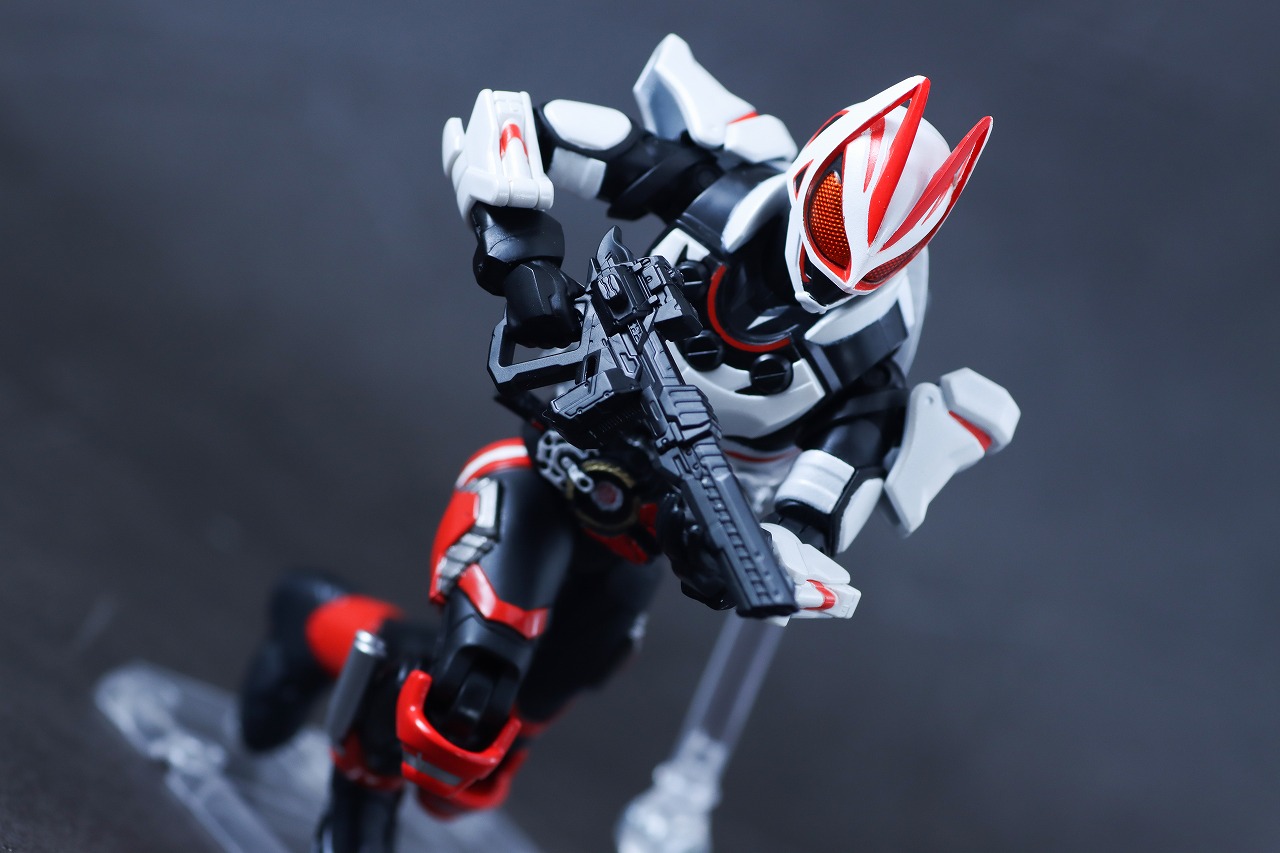 アクションフィギュア　仮面ライダーギーツ　マグナムブーストフォーム　レビュー　アクション