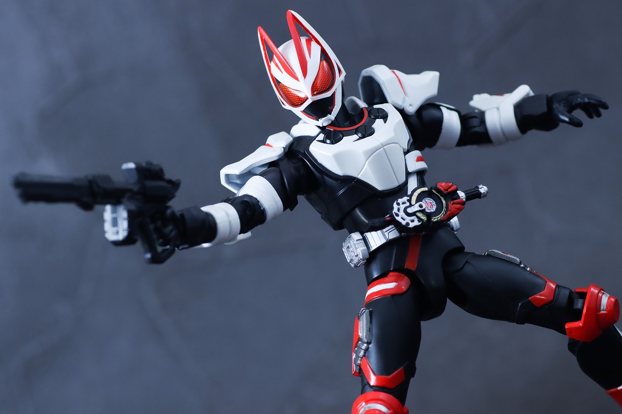アクションフィギュア　仮面ライダーギーツ　マグナムブーストフォーム　レビュー　アクション