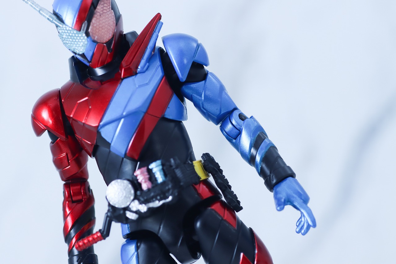 アクションフィギュア　仮面ライダービルド　ラビットタンクフォーム　レビュー　本体