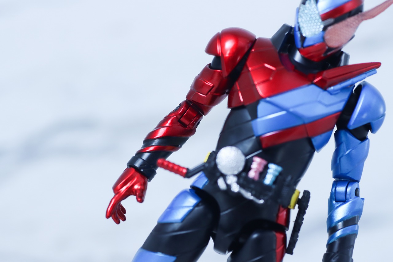 アクションフィギュア　仮面ライダービルド　ラビットタンクフォーム　レビュー　本体