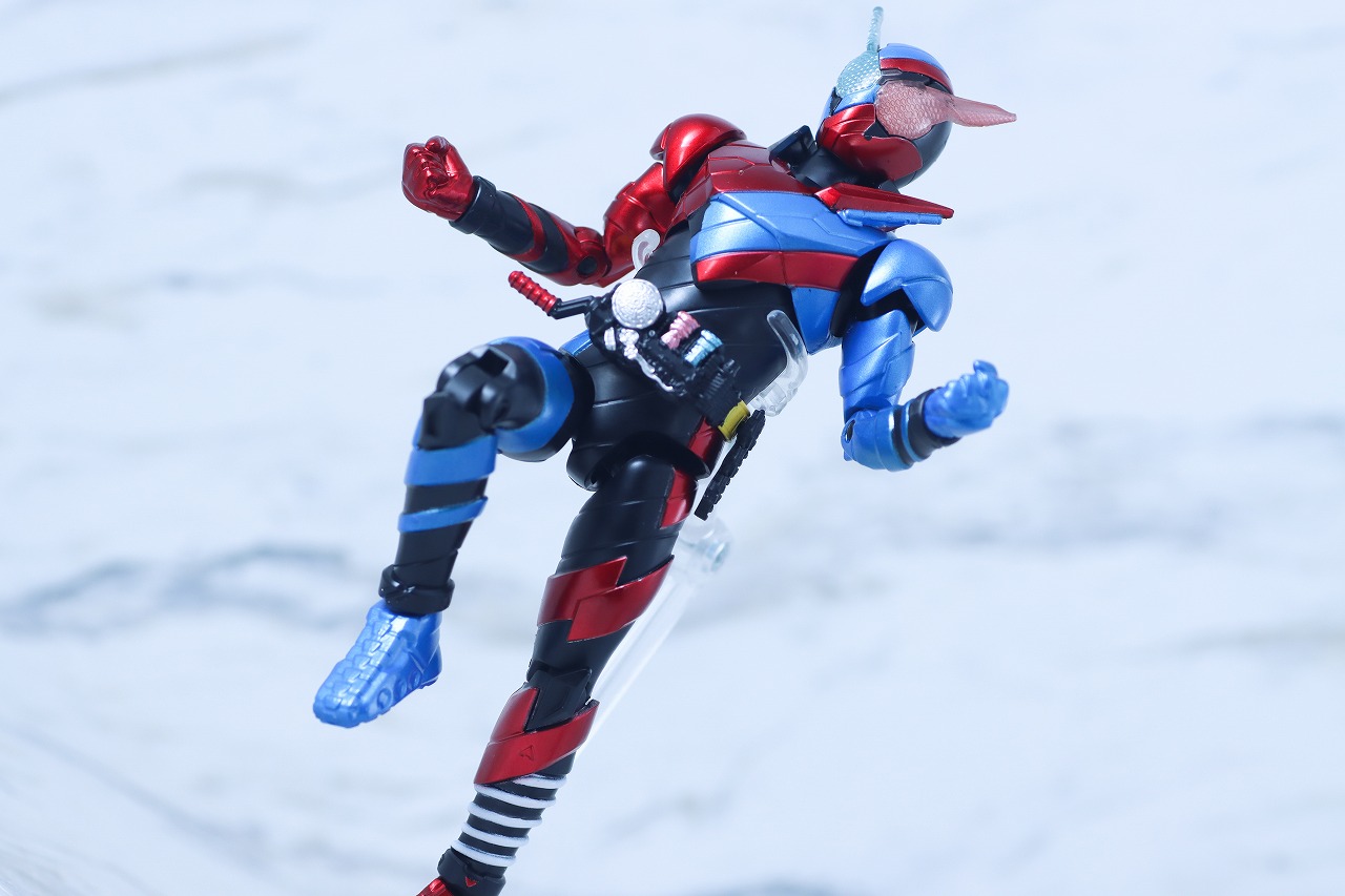 アクションフィギュア　仮面ライダービルド　ラビットタンクフォーム　レビュー　アクション