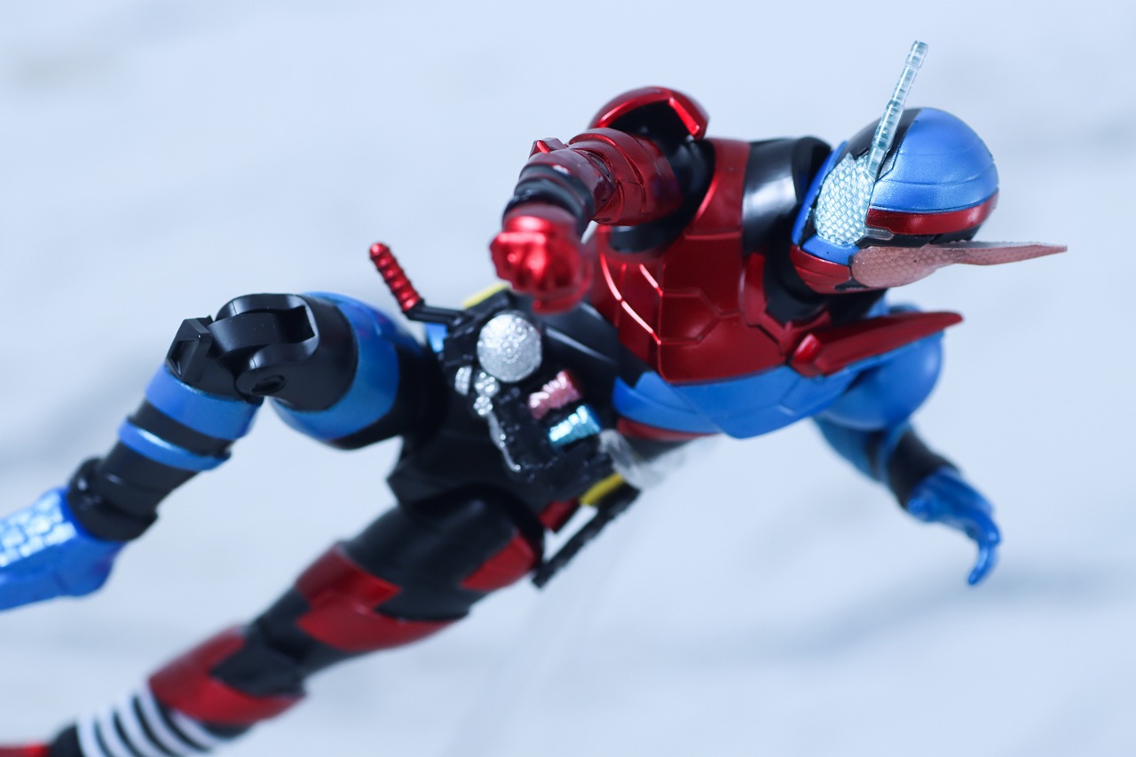 アクションフィギュア　仮面ライダービルド　ラビットタンクフォーム　レビュー　アクション