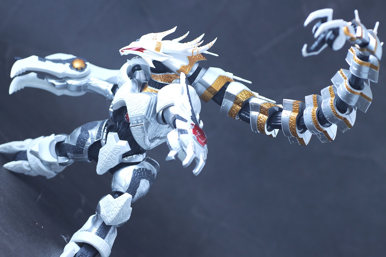 S.H.フィギュアーツ　ギャラクトロン　アクション