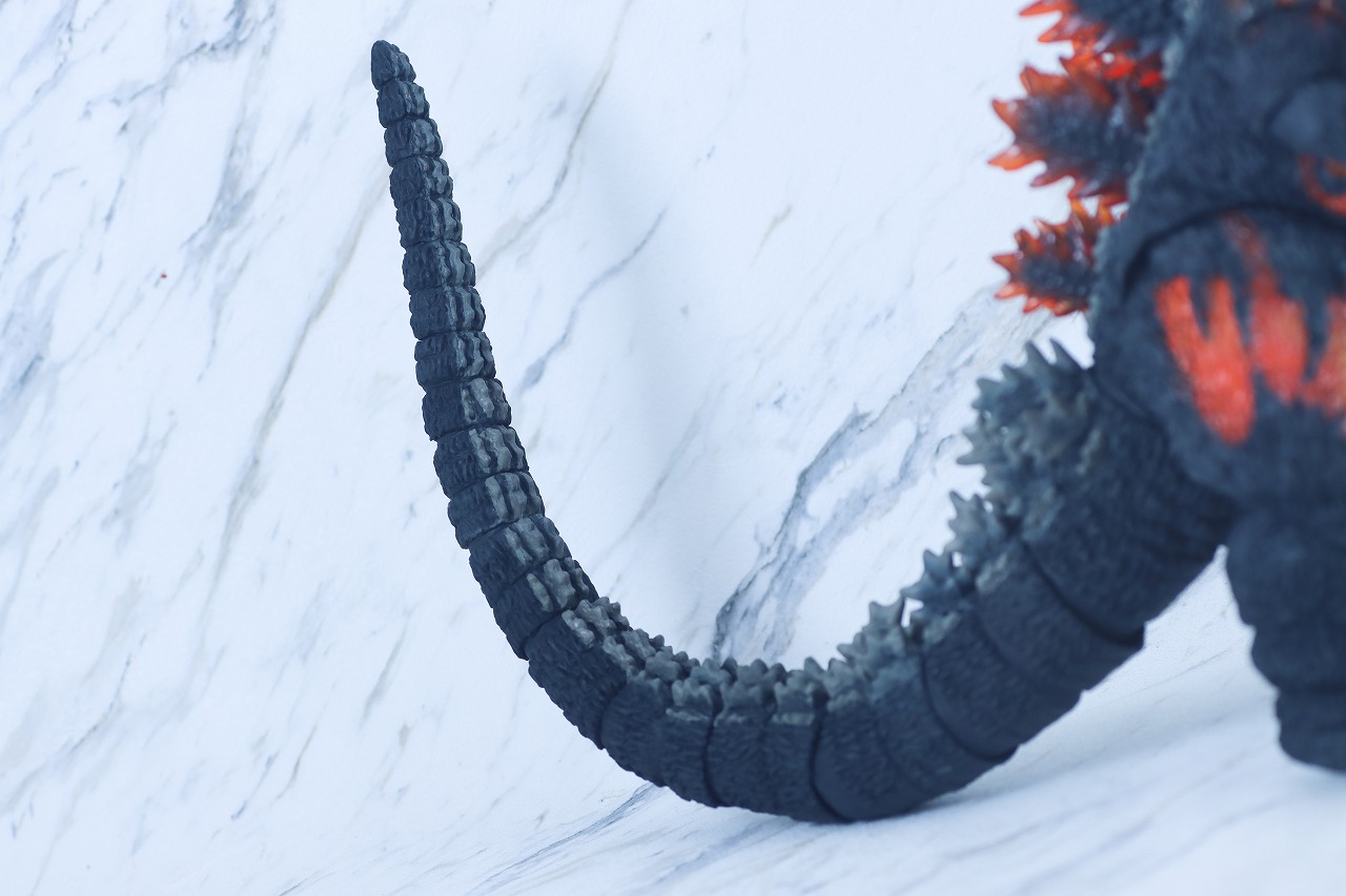 S.H.モンスターアーツ　ゴジラ（1995／バーニングゴジラ） 70周年特別記念Ver.　レビュー　本体