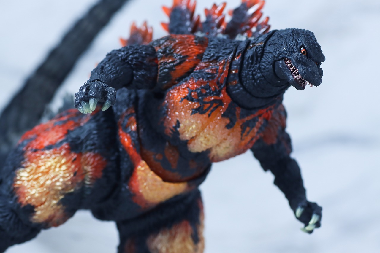 S.H.モンスターアーツ　ゴジラ（1995／バーニングゴジラ） 70周年特別記念Ver.　レビュー　アクション