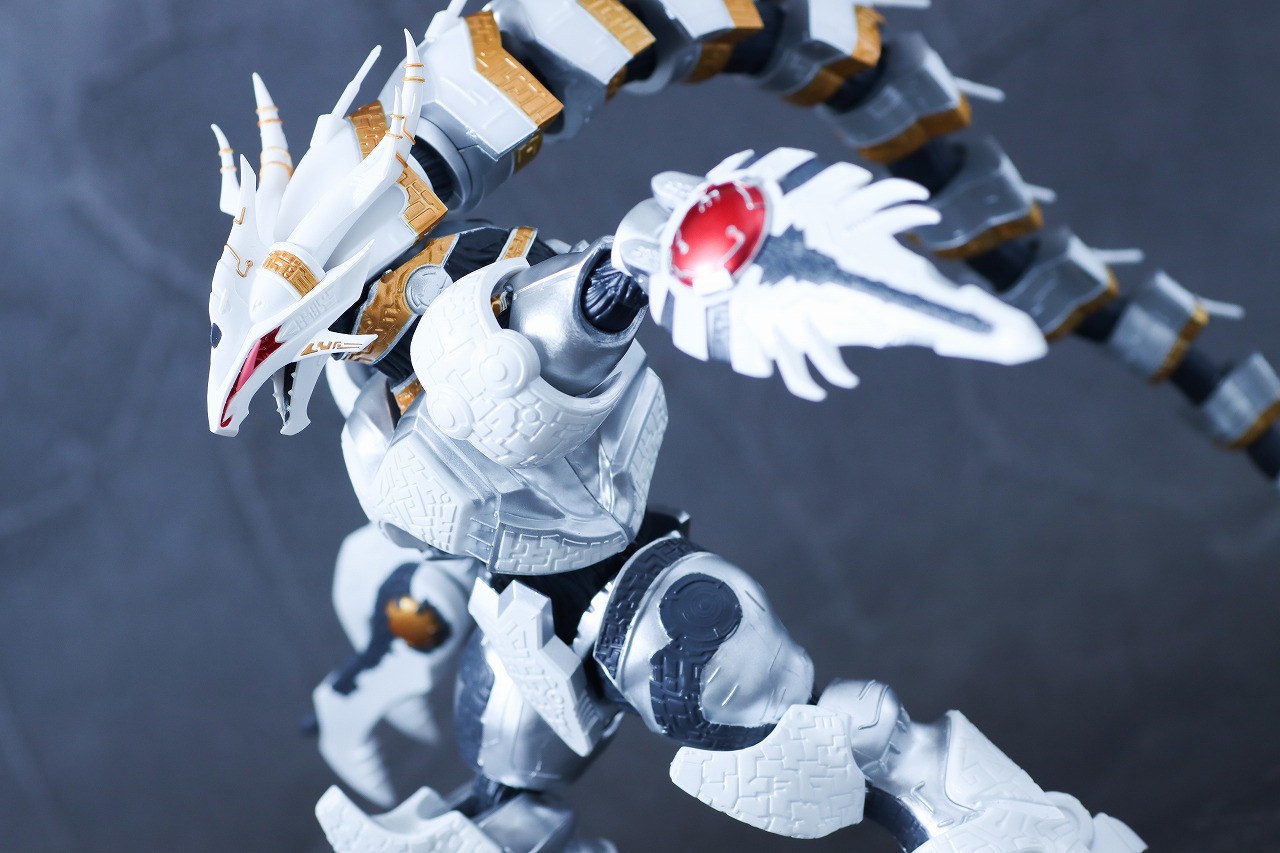 S.H.フィギュアーツ　ギャラクトロン　アクション