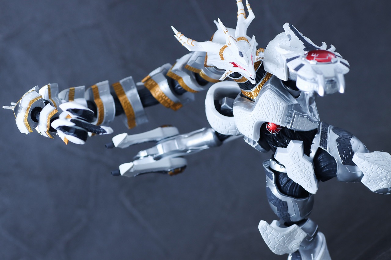 S.H.フィギュアーツ　ギャラクトロン　アクション