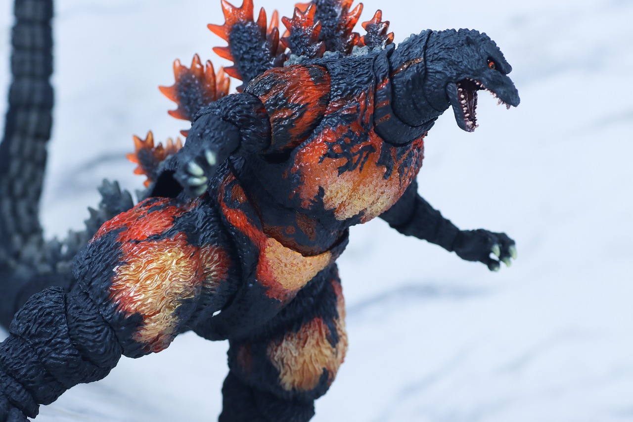 S.H.モンスターアーツ　ゴジラ（1995／バーニングゴジラ） 70周年特別記念Ver.　レビュー　アクション