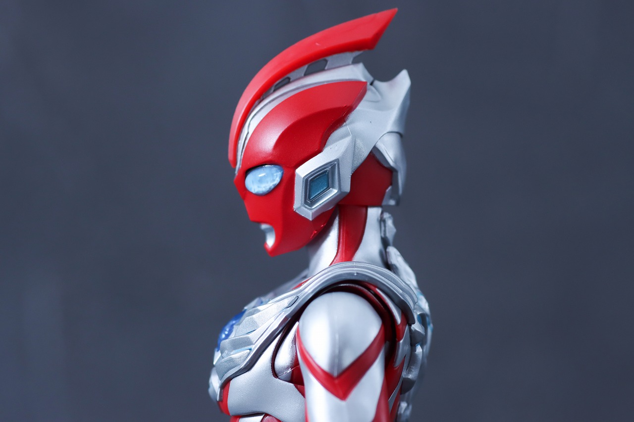 S.H.フィギュアーツ　ウルトラマンオメガ　レビュー　本体