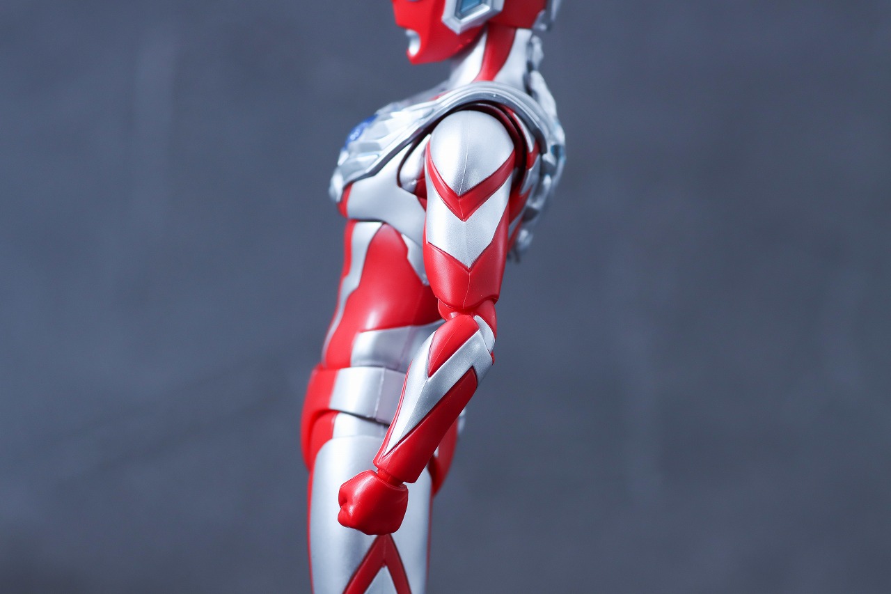 S.H.フィギュアーツ　ウルトラマンオメガ　レビュー　本体