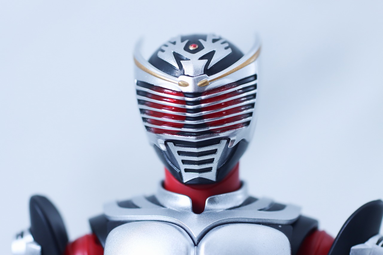 S.H.フィギュアーツ 真骨彫製法　仮面ライダー龍騎　レビュー　本体