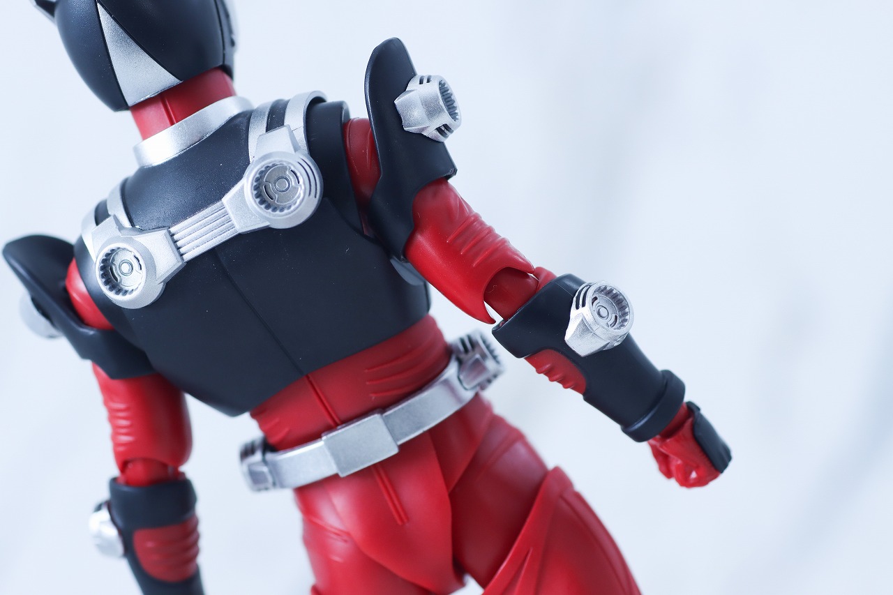 S.H.フィギュアーツ 真骨彫製法　仮面ライダー龍騎　レビュー　本体