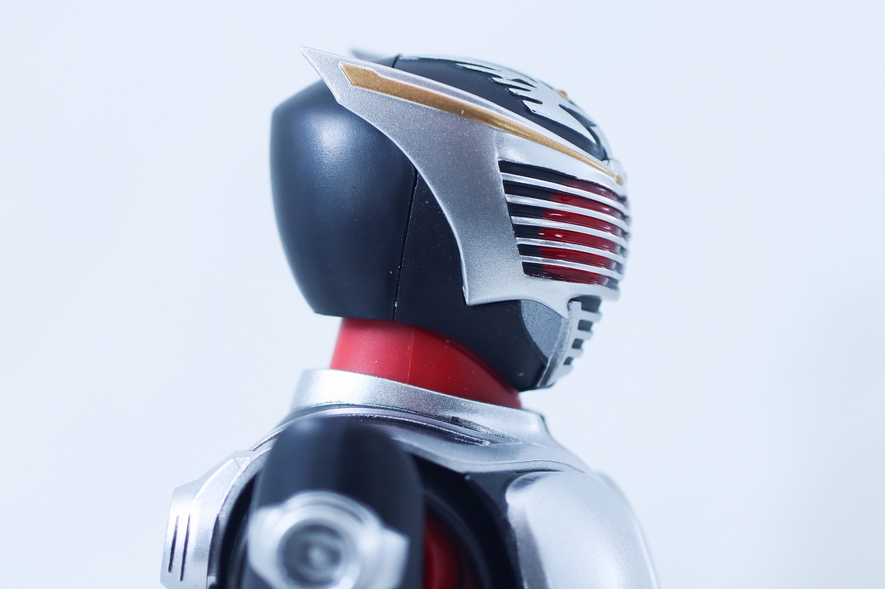 S.H.フィギュアーツ 真骨彫製法　仮面ライダー龍騎　レビュー　本体