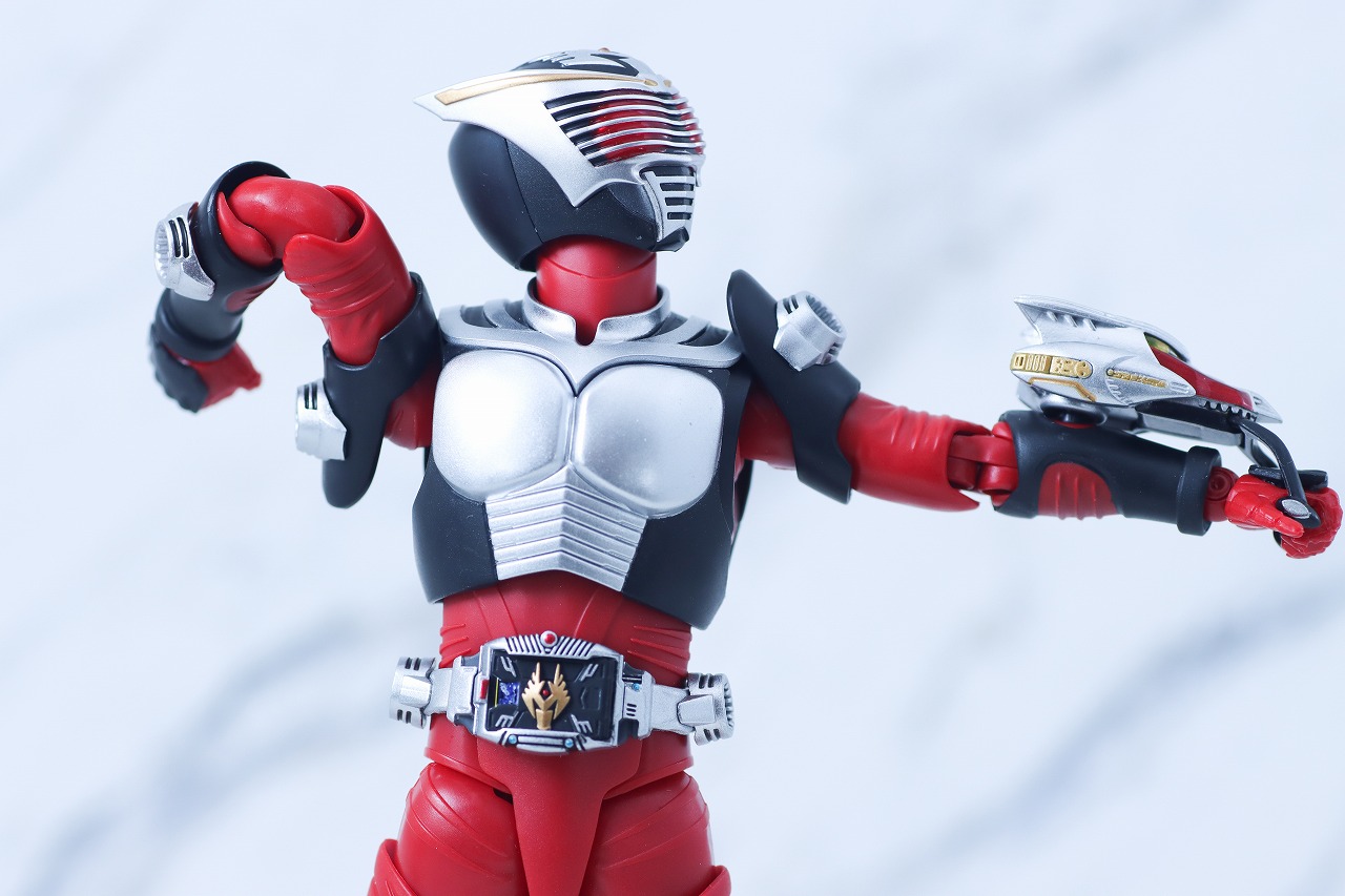 S.H.フィギュアーツ 真骨彫製法　仮面ライダー龍騎　レビュー　可動範囲