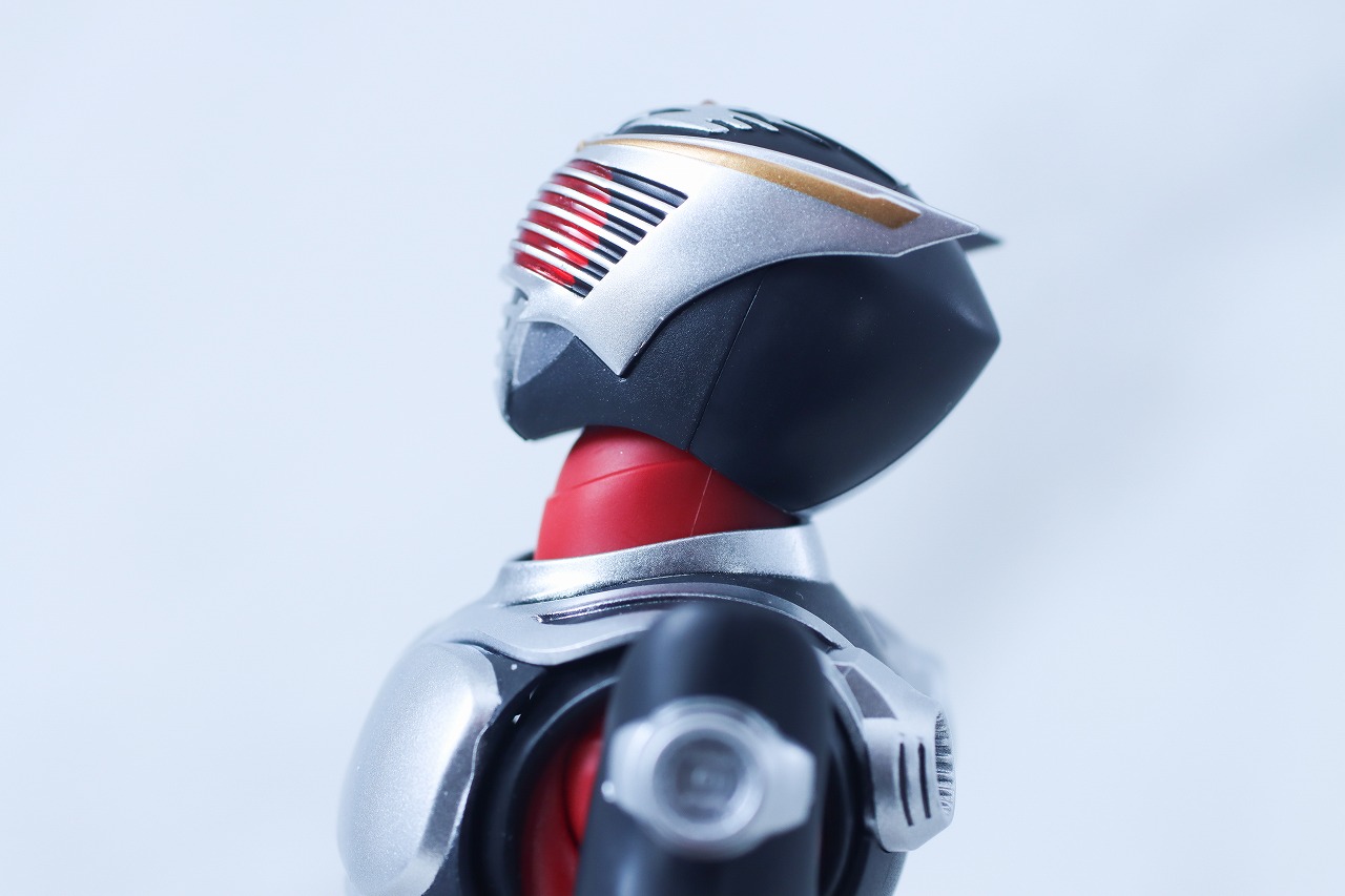 S.H.フィギュアーツ 真骨彫製法　仮面ライダー龍騎　レビュー　可動範囲