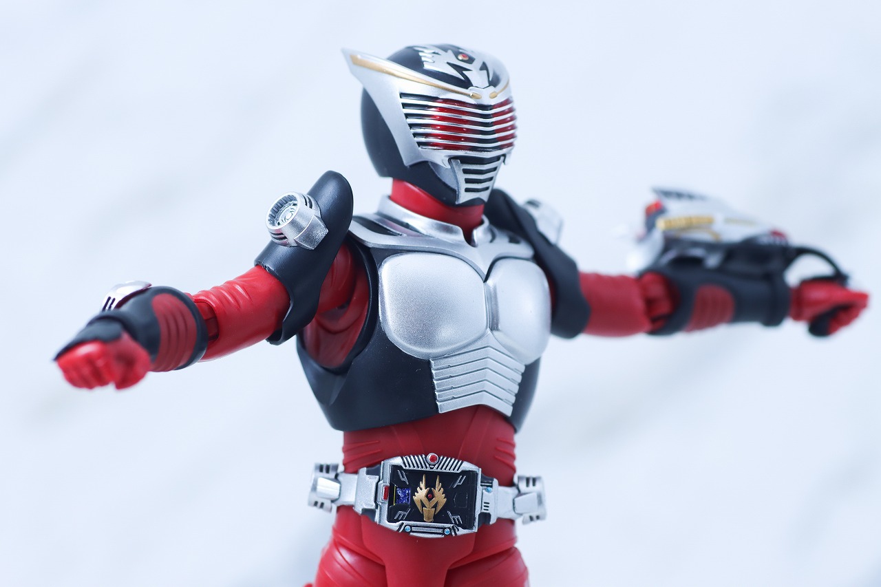 S.H.フィギュアーツ 真骨彫製法　仮面ライダー龍騎　レビュー　可動範囲