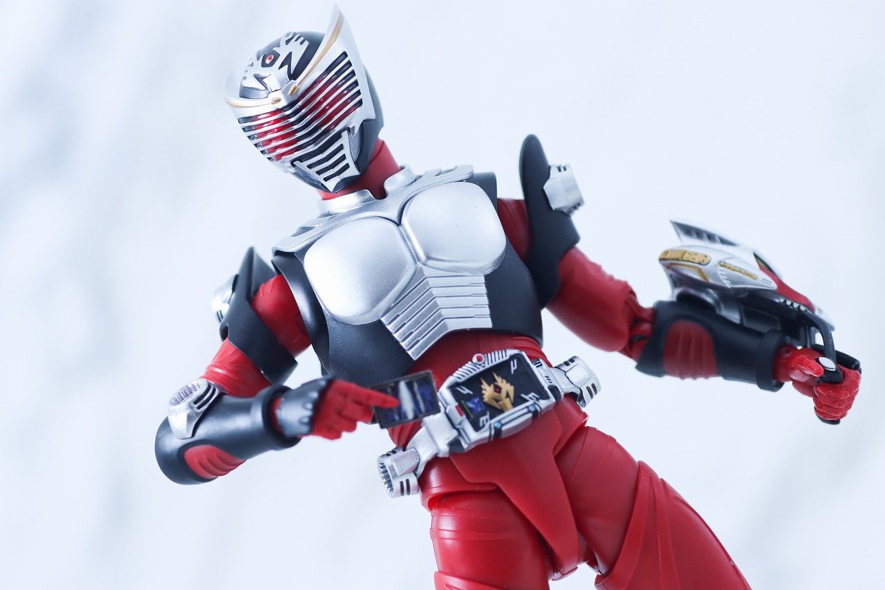S.H.フィギュアーツ　真骨彫製法　仮面ライダー龍騎　レビュー　アクション