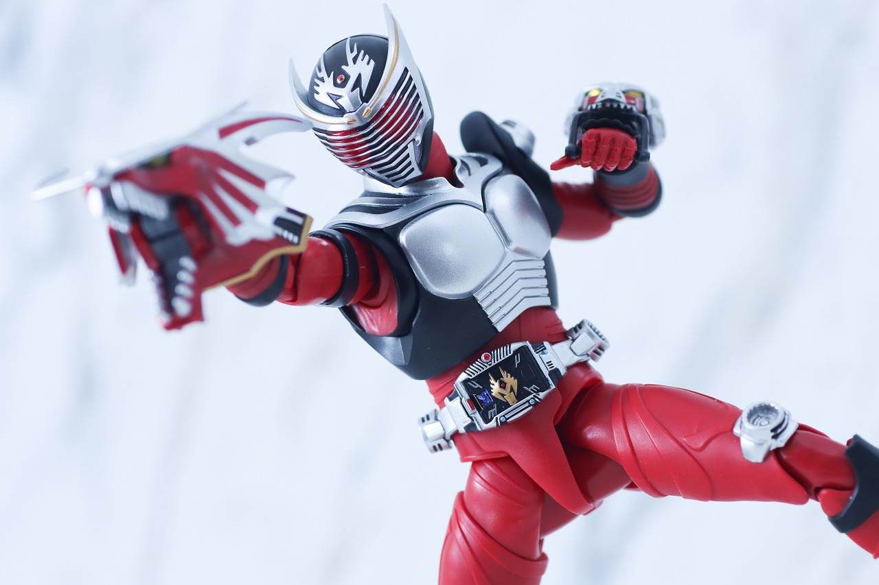 S.H.フィギュアーツ 真骨彫製法　仮面ライダー龍騎　レビュー　アクション